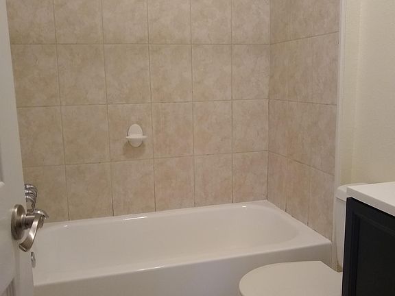 4th image of 1581 Magnolia Dr