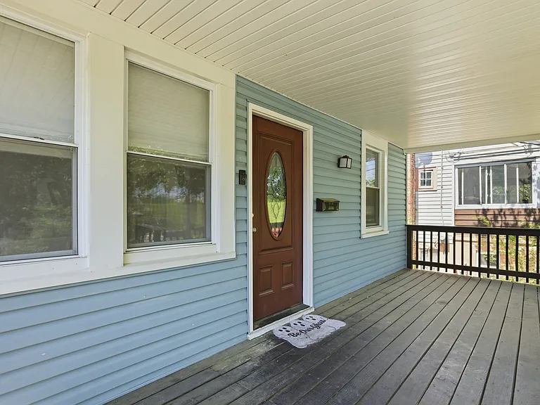 4318 Lawrence St — Photo 2