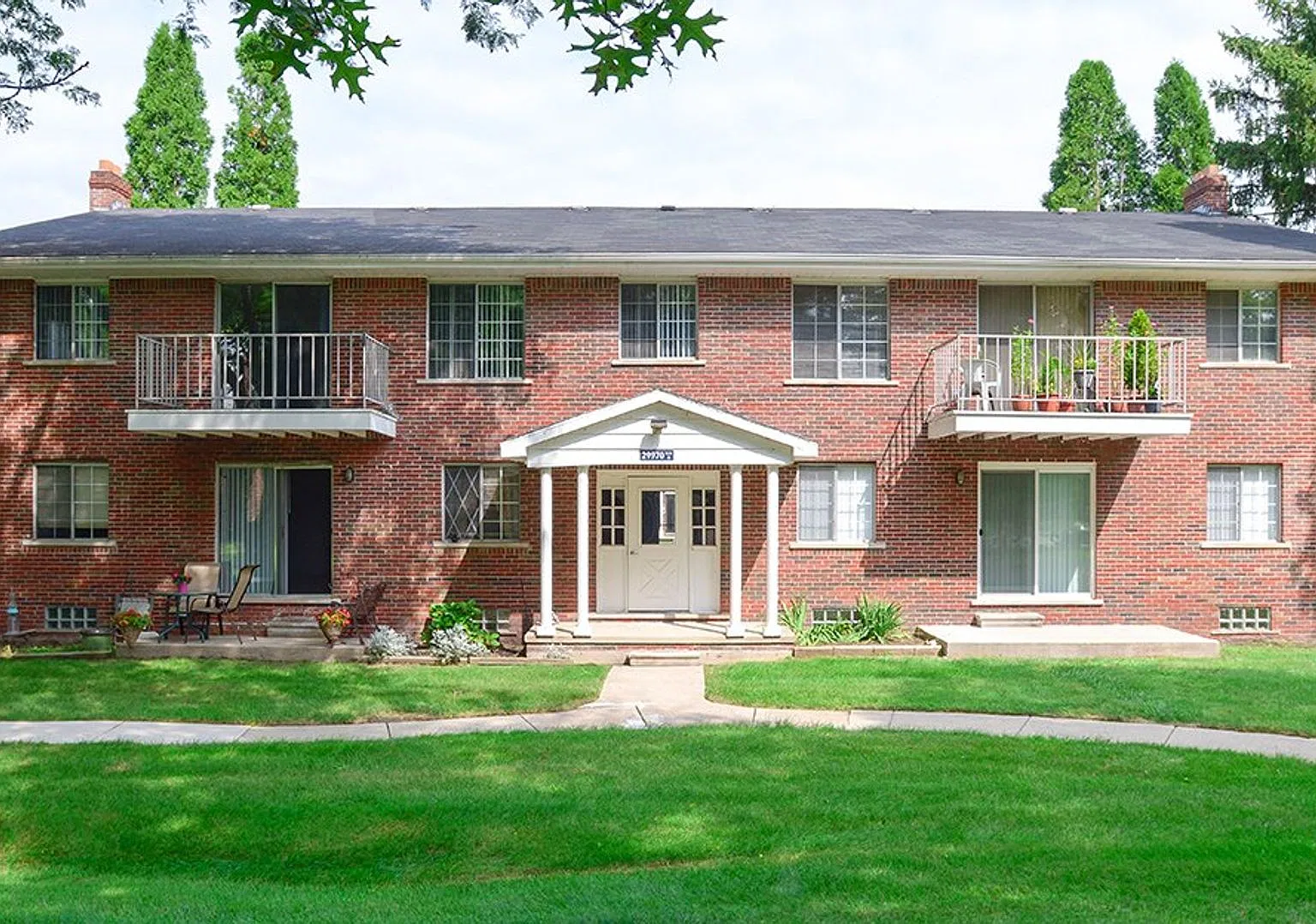 Gibraltar Pointe Apartments — Photo 2
