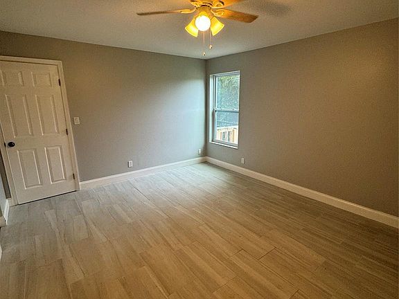 4th image of 8400 Lagos De Campo Boulevard #304