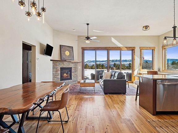 4th image of 524 Badger Trl S