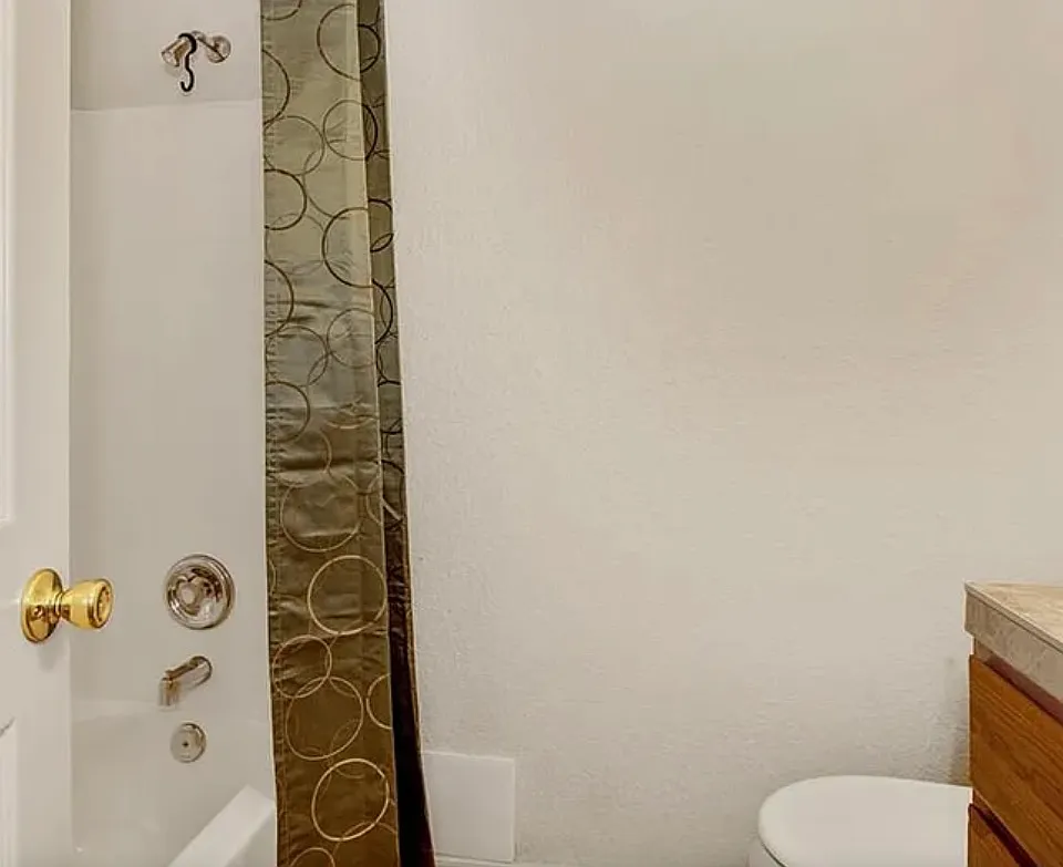 4 bed, 3198 sqft, $3,300 — Photo 1