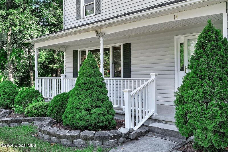 3rd image of 14 McGregor Court