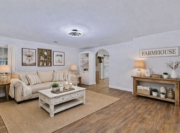 4th image of 204 N 3rd St