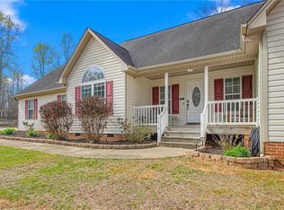 4619 Plantation Manor Dr, Randleman, NC 27317