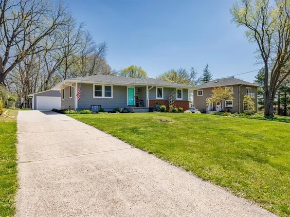 1509 NW 80th St, Clive, IA 50325