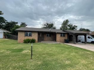 220 N 20th St, Clinton, OK 73601