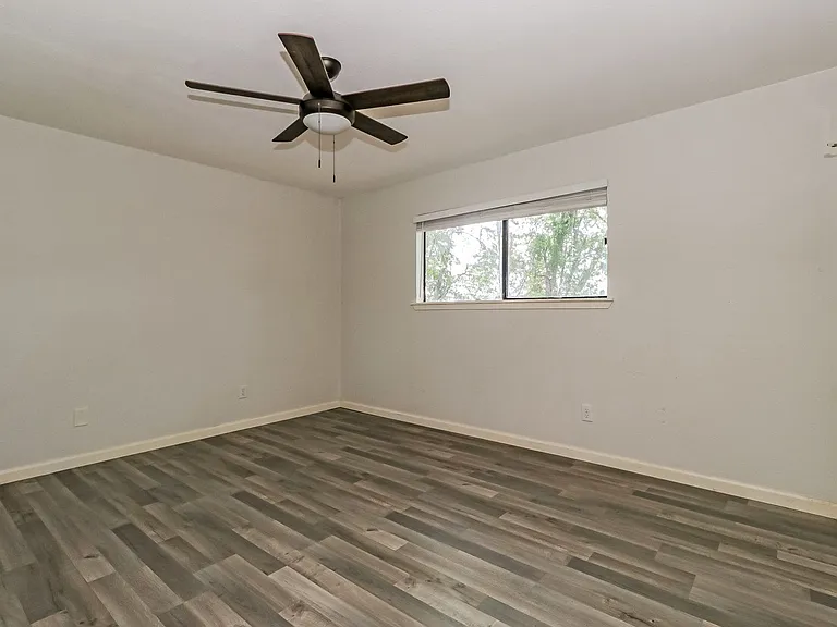 6710 Wentworth Dr — Photo 9