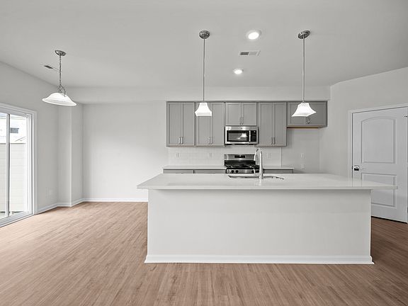 4th image of 2405 Salt Springs Dr