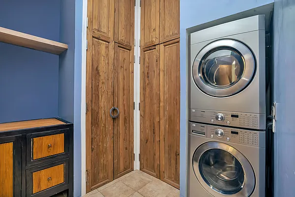 Sold by Compass | media 10