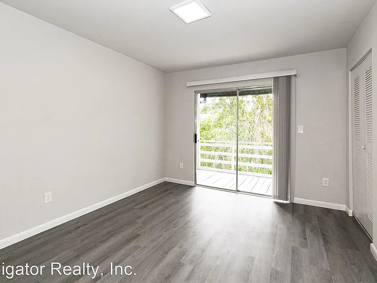 4251 SW 21st Pl — Photo 10