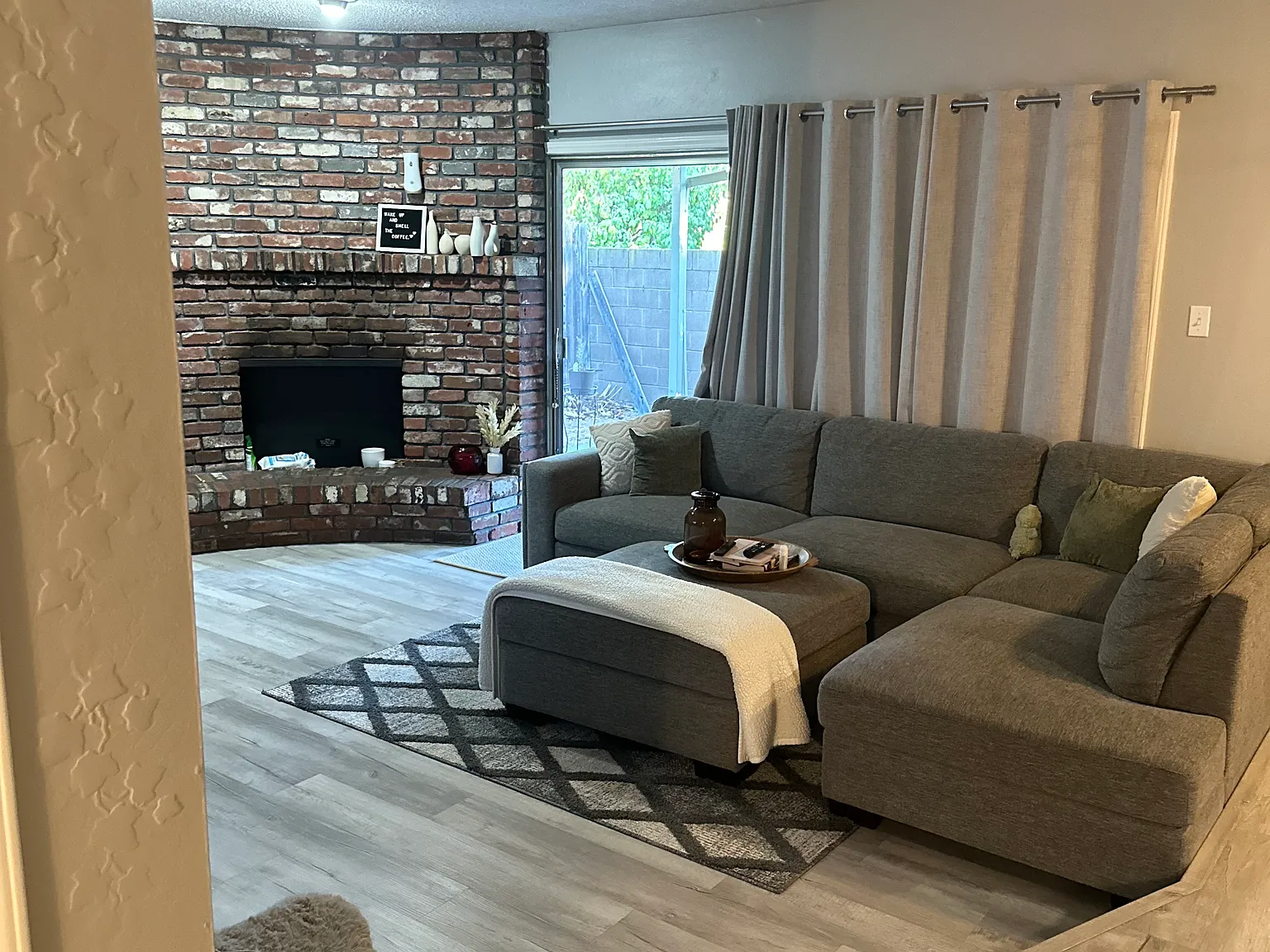 2 bed, 1000 sqft, $2,000 — Photo 1