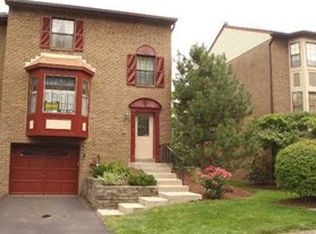 637 Woodcrest Dr, Pittsburgh, PA 15205