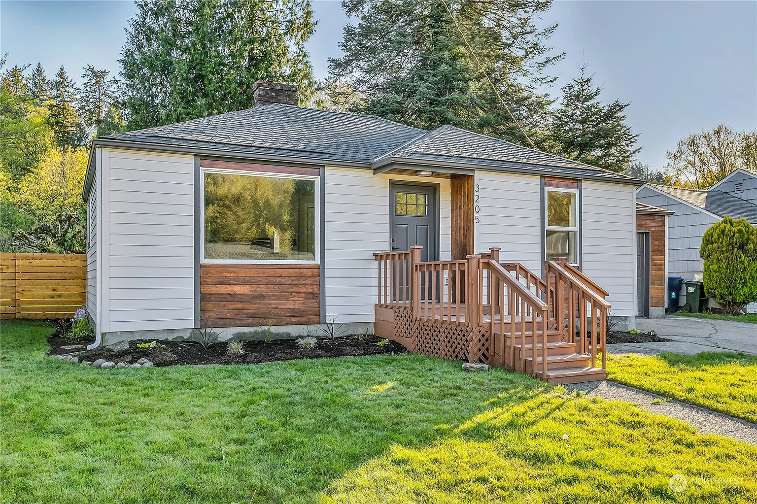 3205 SE 6th Street photo 1