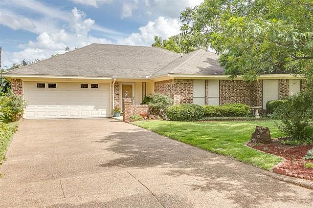 1st image of 100 Shady Oaks Dr