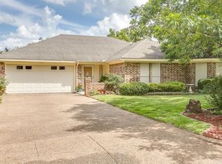100 Shady Oaks Dr, Burleson, TX 76028