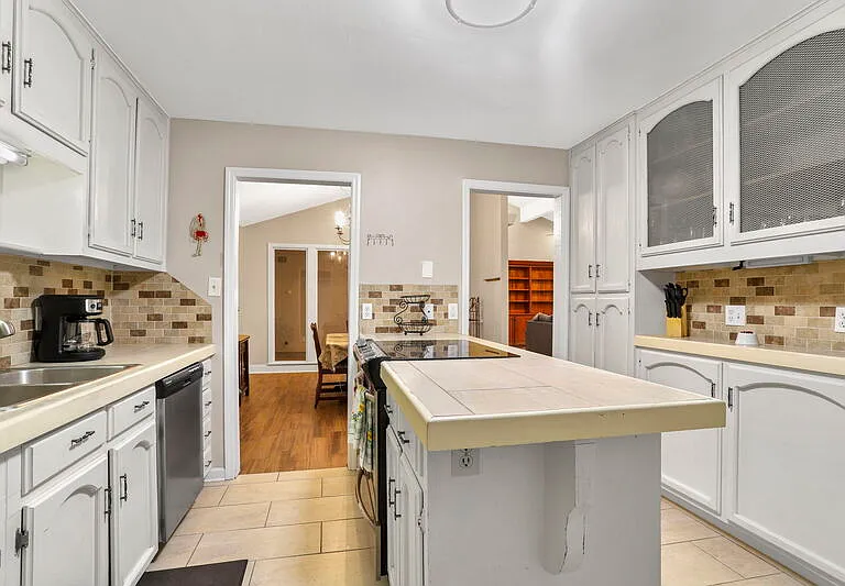 2517 Berrybrook Dr — Photo 8