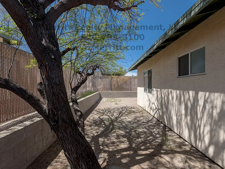 1204 N Winstel Blvd #8 — Photo 23