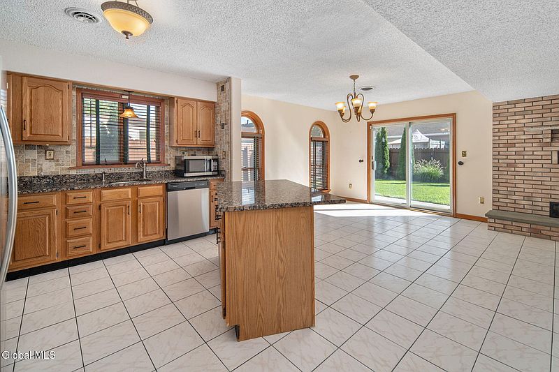 5th image of 30 Ivaloo Avenue