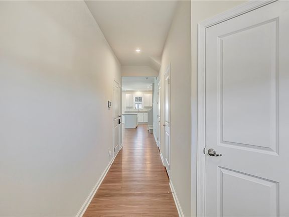 4th image of 131 Marthawood Ln