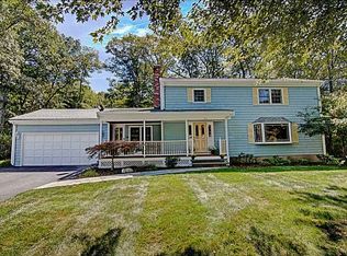 35 Bayberry Hill Dr, Cumberland, RI 02864