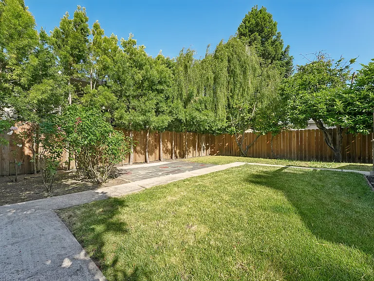 543 Liberty St — Photo 49