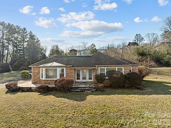5th image of 21 Edgewater Ln