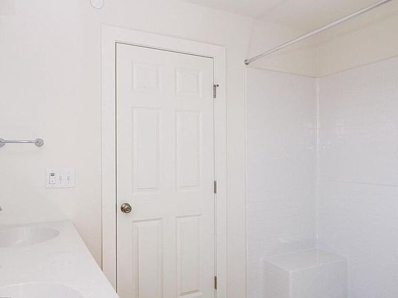 4th image of 121 Larkin Dr #121