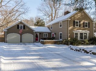 37 Oak Manor Ln, Pittsford, NY 14534