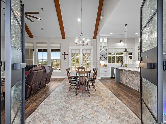 3rd image of 209 River Ridge