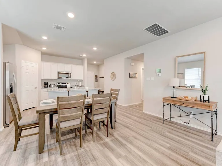 703 Winscott Ave — Photo 8