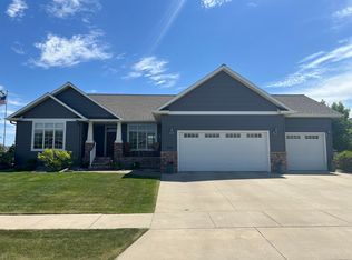 516 E Palmer Cir, Aberdeen, SD 57401