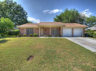 5021 Emerald Lake Dr, Fort Worth, TX 76103