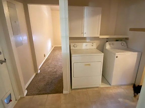 2nd image of 2609 Hillcrest Ln #2609