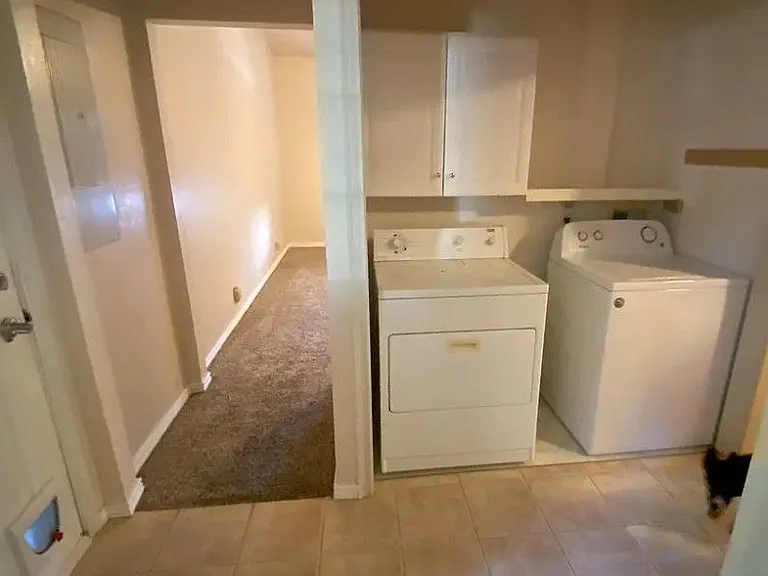 2609 Hillcrest Ln #2609 — Photo 2