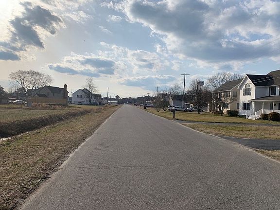 4th image of 34724 Railroad Ave