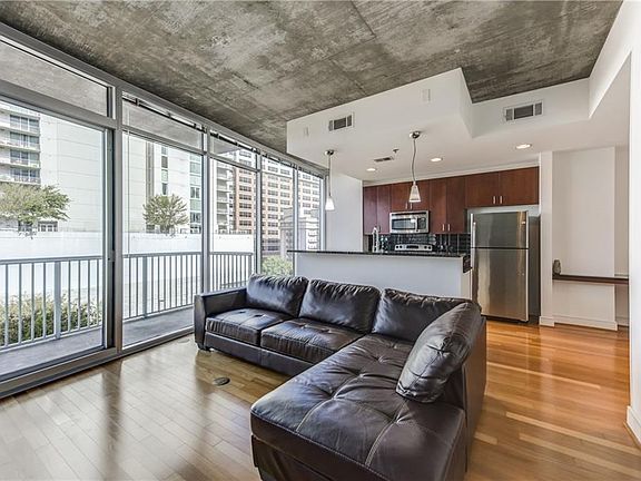 4th image of 44 Peachtree Pl NW Unit 826