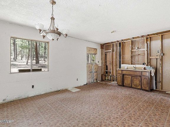 5th image of 6 S COUNTY ROAD N2148 Road