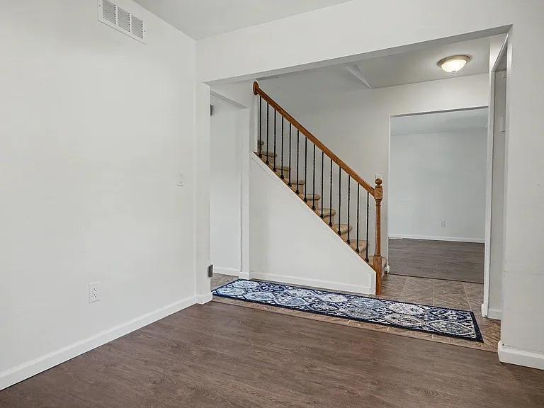 2735 Foster Ave — Photo 9