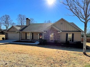 393 Cambridge Farms Dr, Hoschton, GA 30548