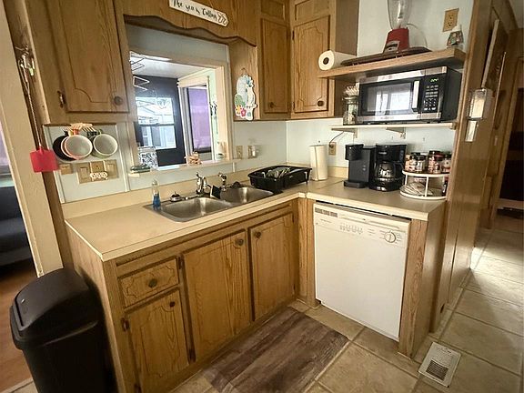 5th image of 533 Nettles Boulevard