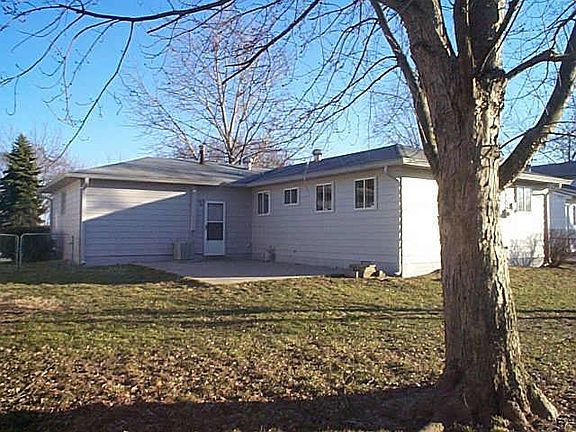 3rd image of 3468 Luewan Dr