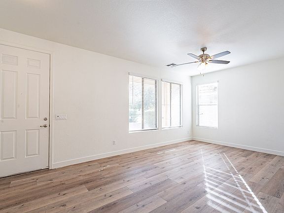 3rd image of 4244 E Gleneagle Dr