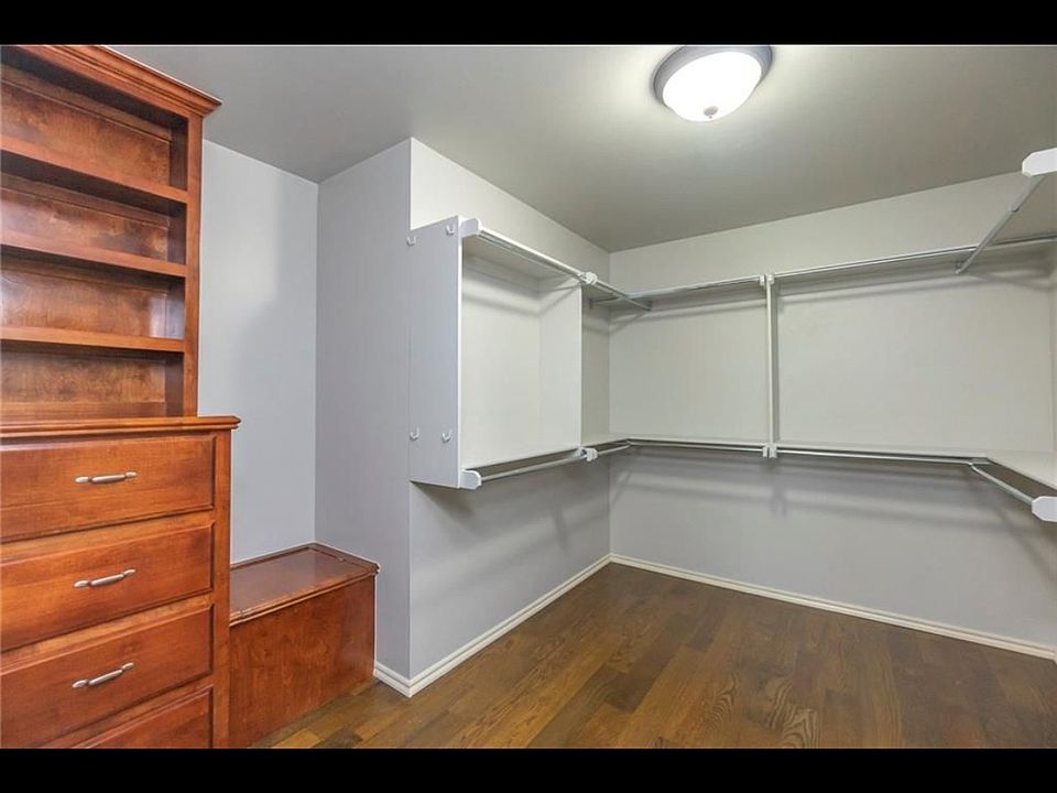 1st image of 2213 Pine View Ter