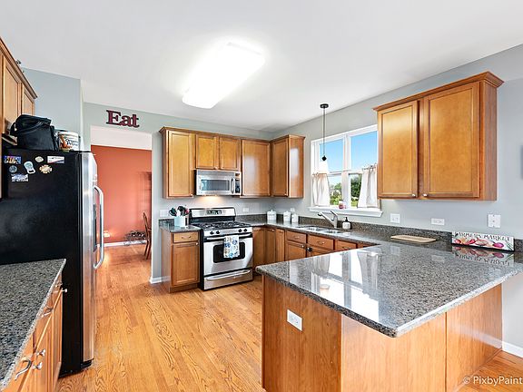 3rd image of 604 Camden Ln