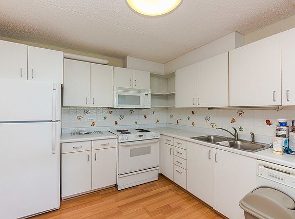 5th image of 2020 Saint Johns Ave APT 104