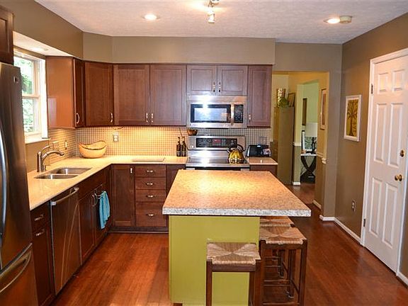 2nd image of 639 Candleridge Dr