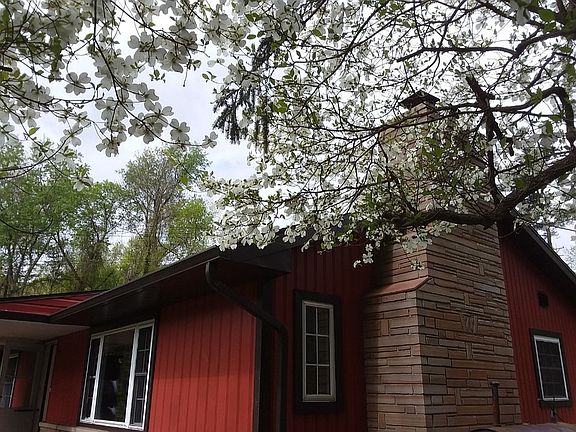 3rd image of 104 Winnett Ln