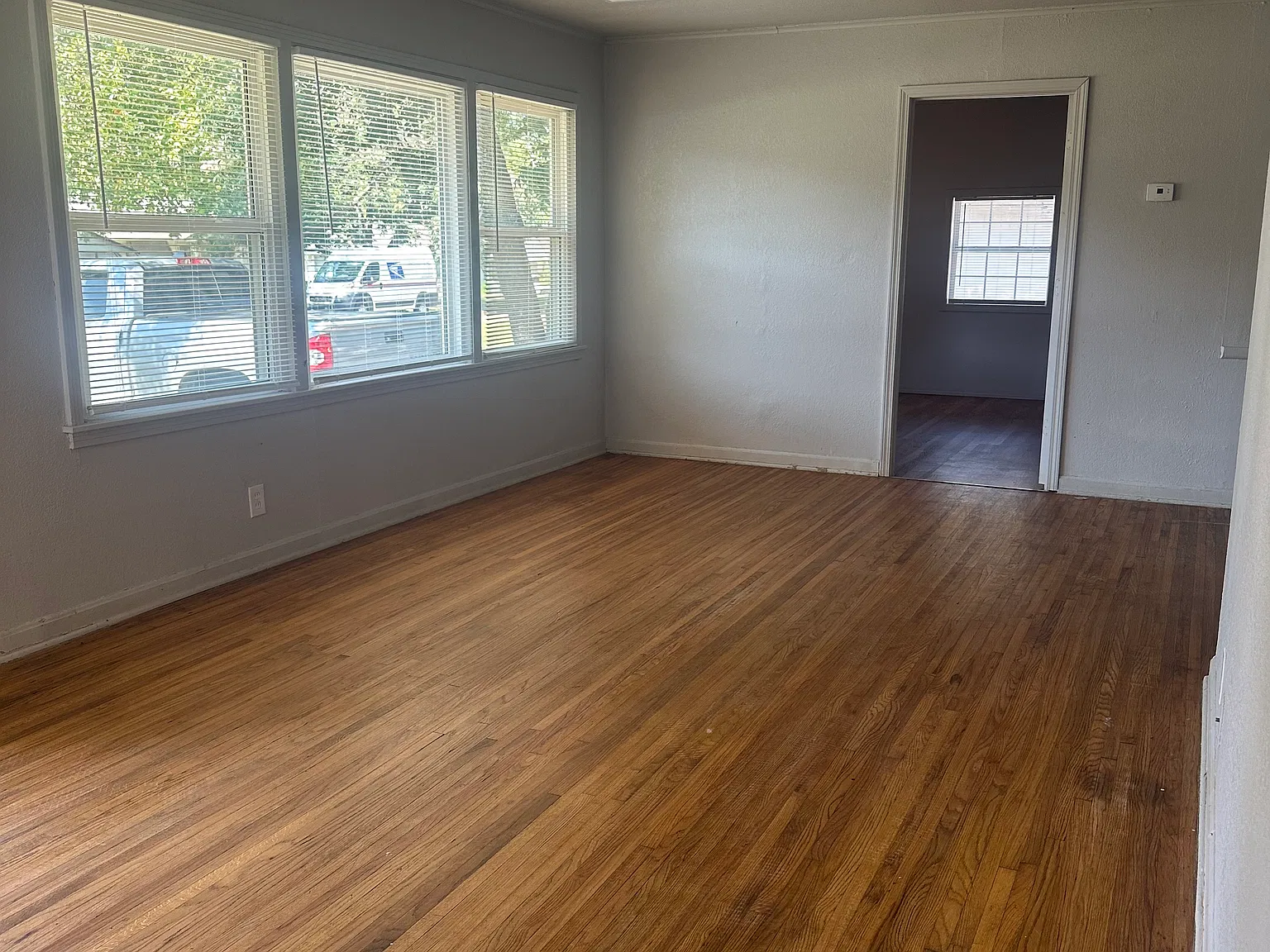 3 bed, 915 sqft, $1,100 — Photo 4