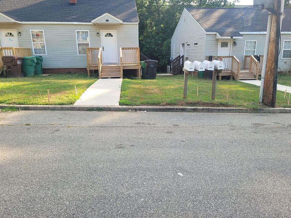 Newly Built Sitting Capacity Front Porch